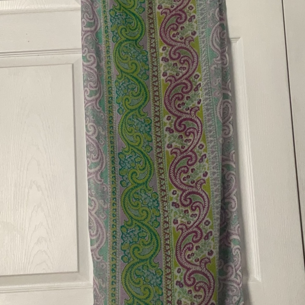Echo Scarf..Like New.. 6’ X 18”.. Polyester..Mult… - image 1
